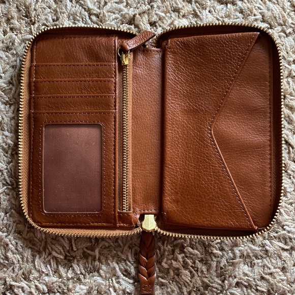 Brown Leather Fossil Wallet - Picture 5 of 10